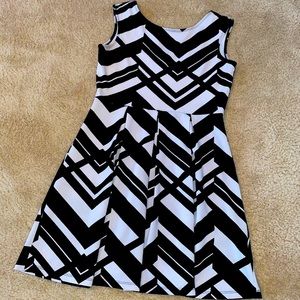 ▪️Covington Textured Low Back Stretch Dress▪️